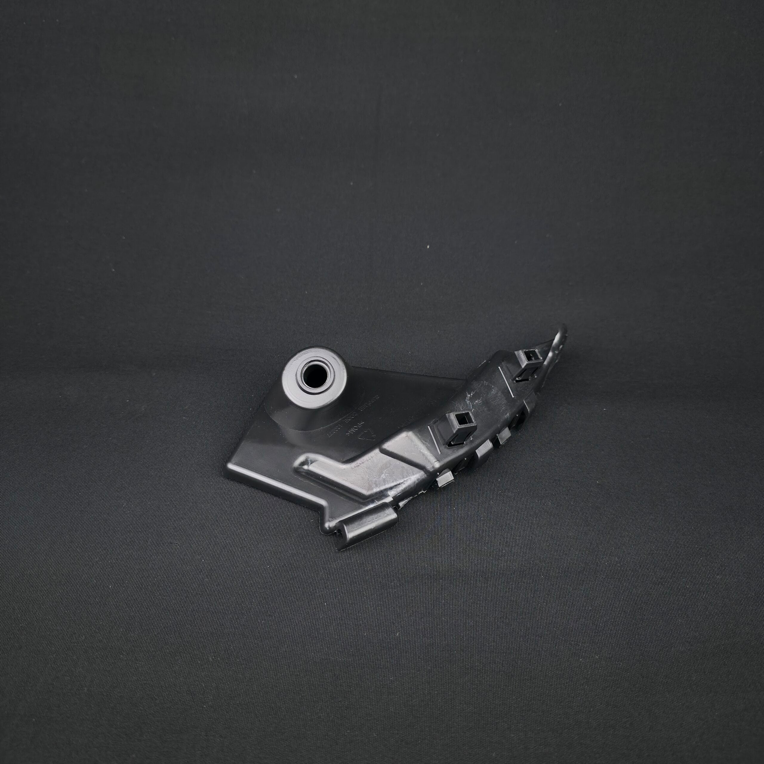 Tesla Model X 2021–2025 Right Front Bumper Mounting Bracket