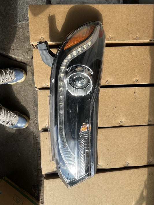 2017-2022 Chevy Trax Headlight Right(passenger) Side Used Like New OEM