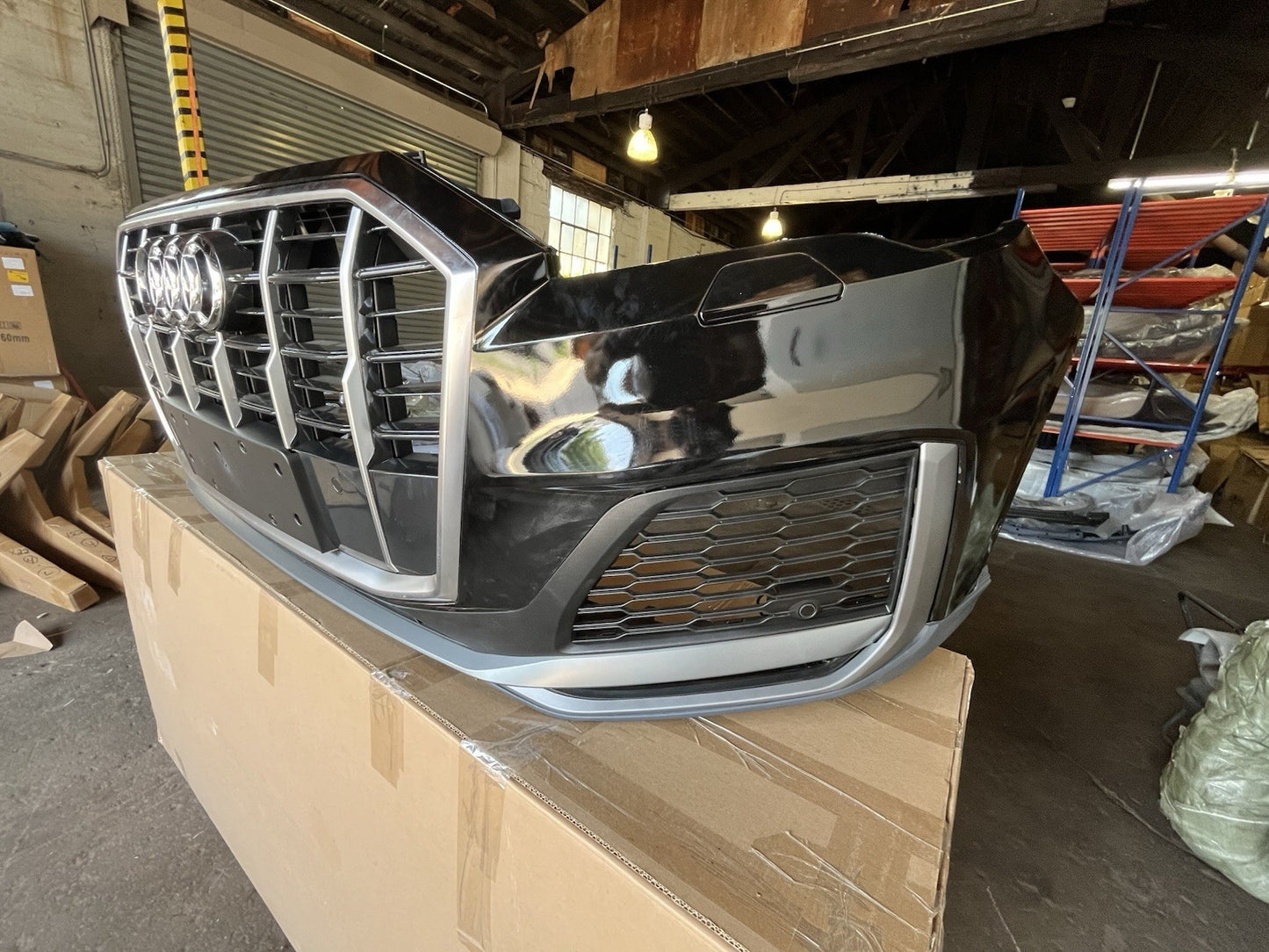 2020 - 2024 Audi Q7 Front Bumper Cover Assembly White, And Black