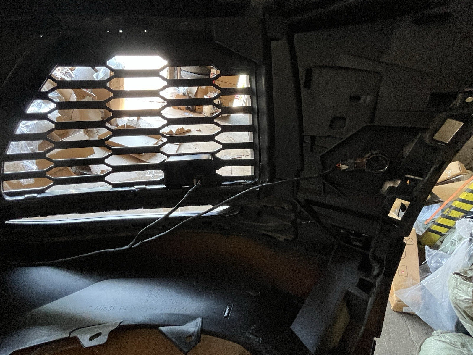 2020 - 2024 Audi Q7 Front Bumper Cover Assembly White, And Black