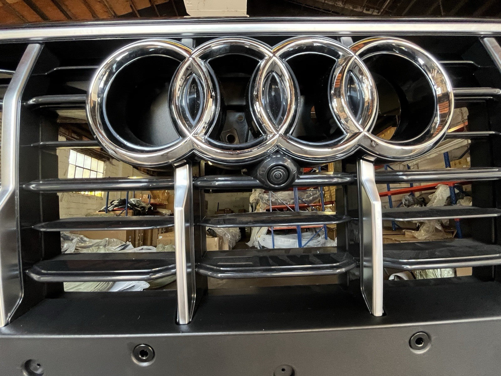 2020 - 2024 Audi Q7 Front Bumper Cover Assembly White, And Black