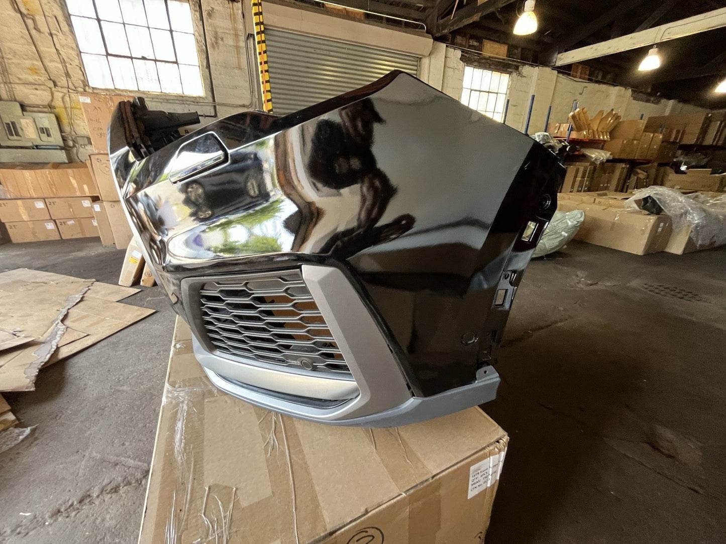 2020 - 2024 Audi Q7 Front Bumper Cover Assembly White, And Black