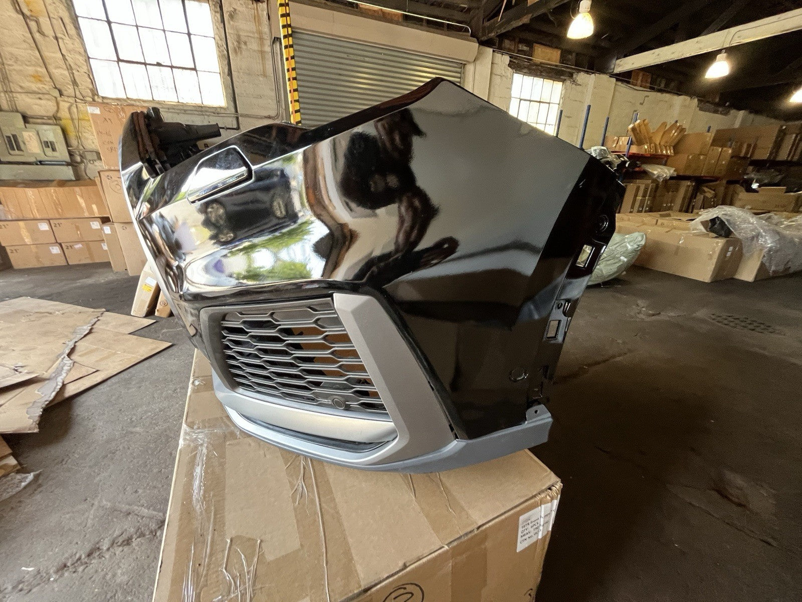 2020 - 2024 Audi Q7 Front Bumper Cover Assembly White, And Black