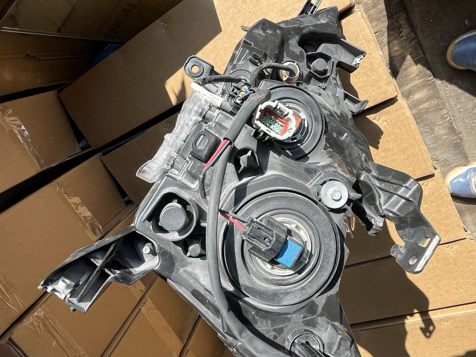 2016-2018 Nissan Maxima Headlight Right Side (passenger )