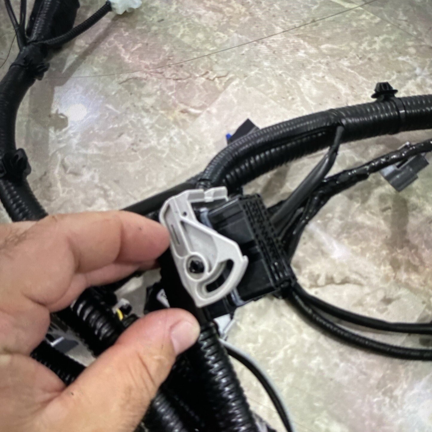 Genuine Mitsubishi Engine Harness MQ718393 2022 2023 2024 Mitsubishi Outlander