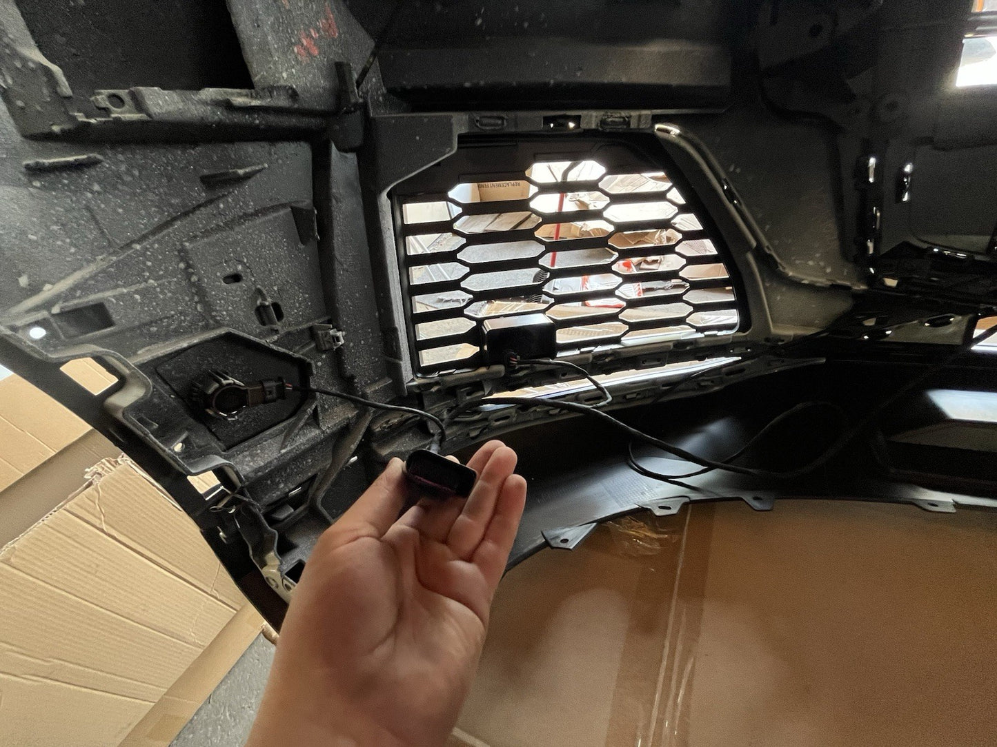 2020 - 2024 Audi Q7 Front Bumper Cover Assembly White, And Black