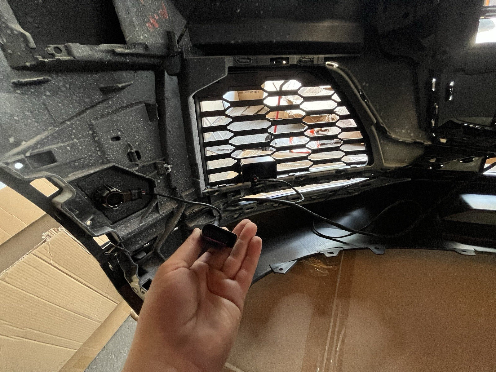 2020 - 2024 Audi Q7 Front Bumper Cover Assembly White, And Black