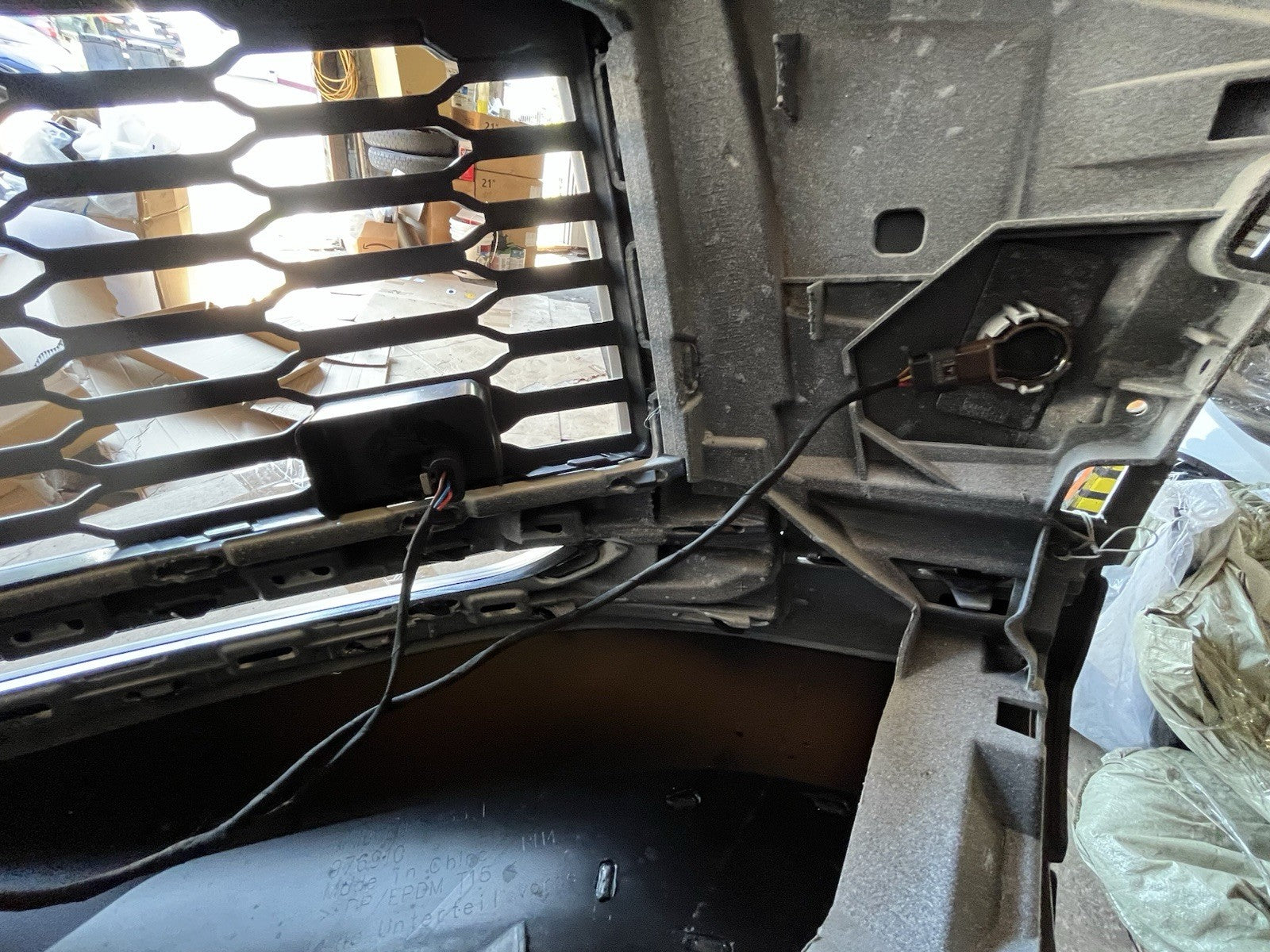 2020 - 2024 Audi Q7 Front Bumper Cover Assembly White, And Black