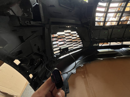 2020 - 2024 Audi Q7 Front Bumper Cover Assembly White, And Black