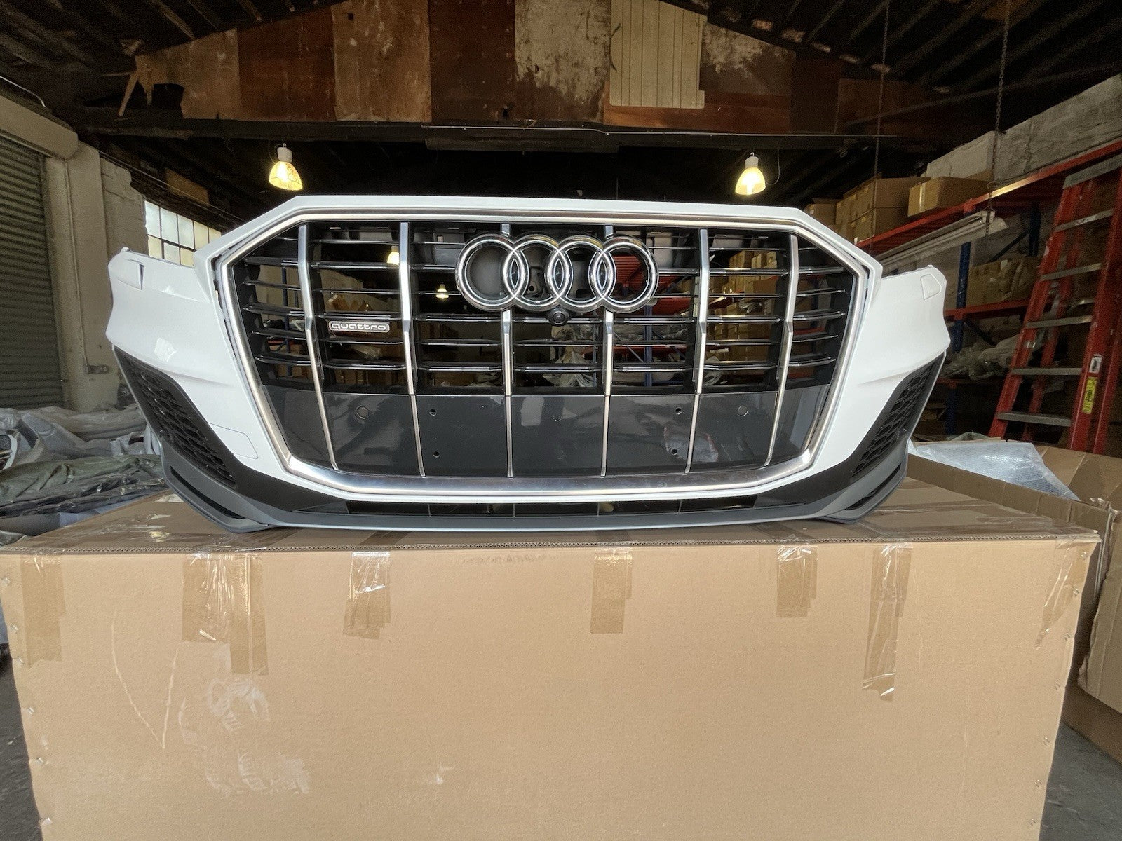 2020 - 2024 Audi Q7 Front Bumper Cover Assembly White, And Black