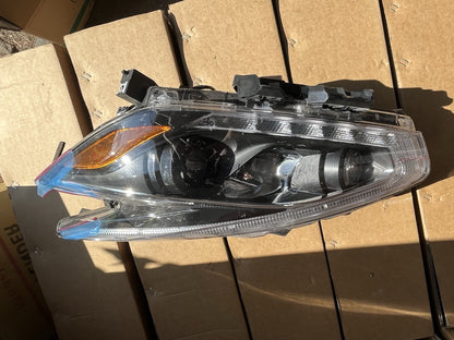 2018 Nissan Murano Headlight Left Side (driver Side ) OEM
