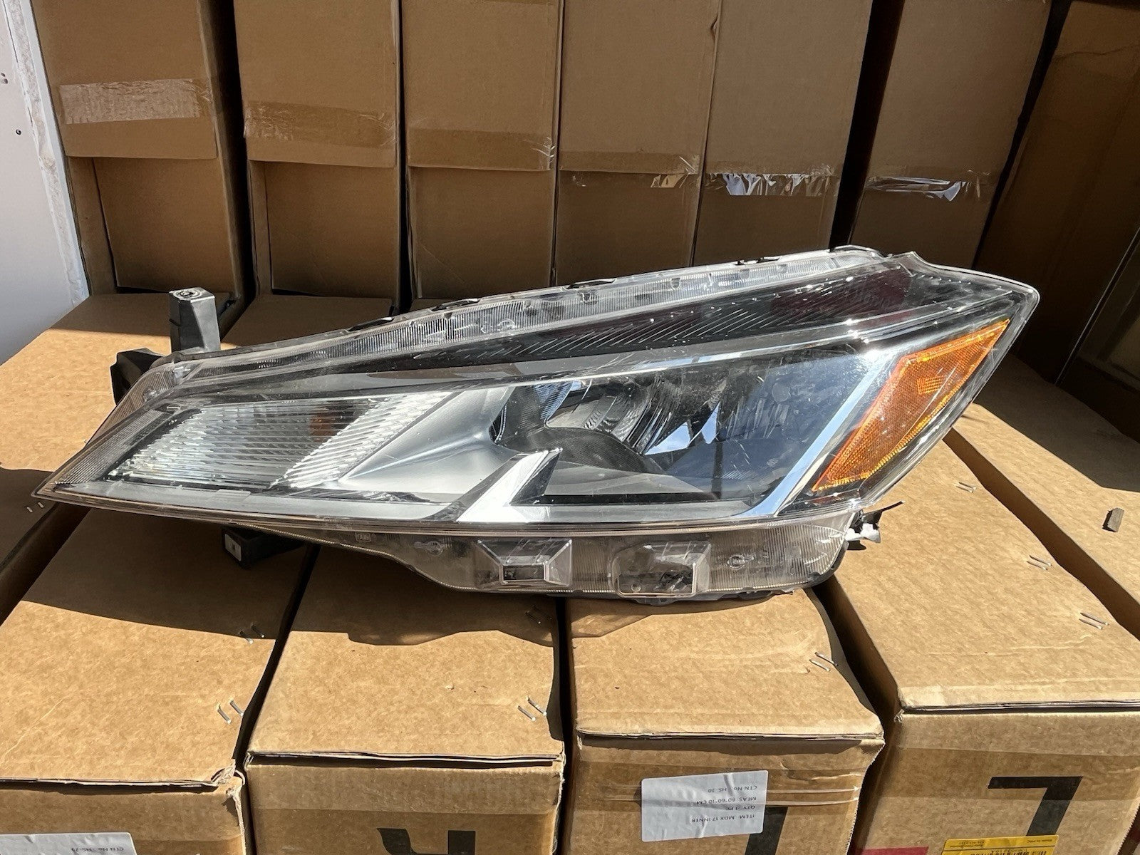 2019-2022 Nissan Altima Headlight Driver Side (damaged From The Back)